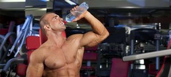 Как правильно пить воду во время занятий спортом